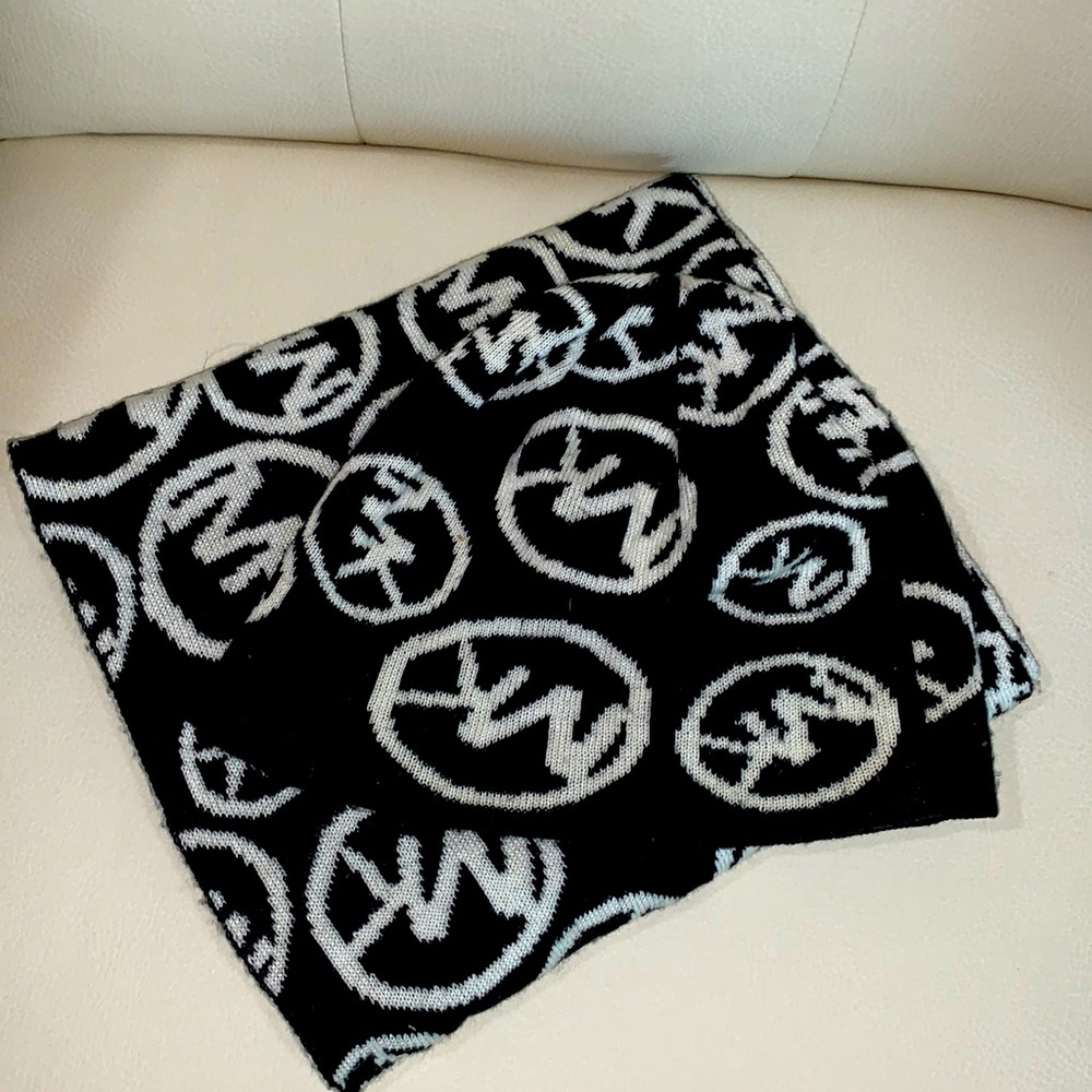 Michael Kors logo scarf & hat